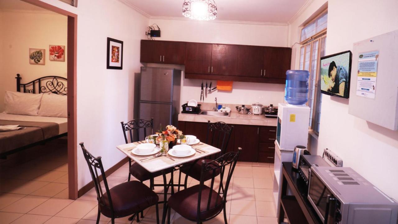 1775 แอดเดรียติโก สวีทส์ Apartment มะนิลา ภายนอก รูปภาพ