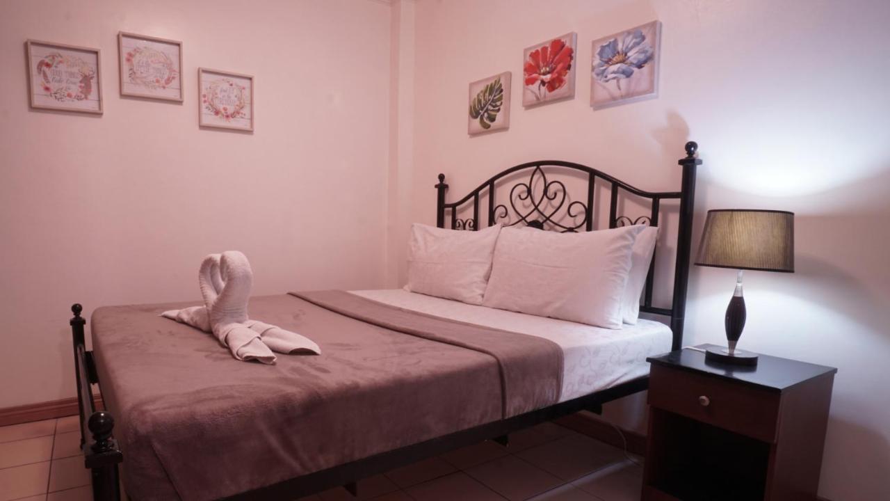 1775 แอดเดรียติโก สวีทส์ Apartment มะนิลา ภายนอก รูปภาพ