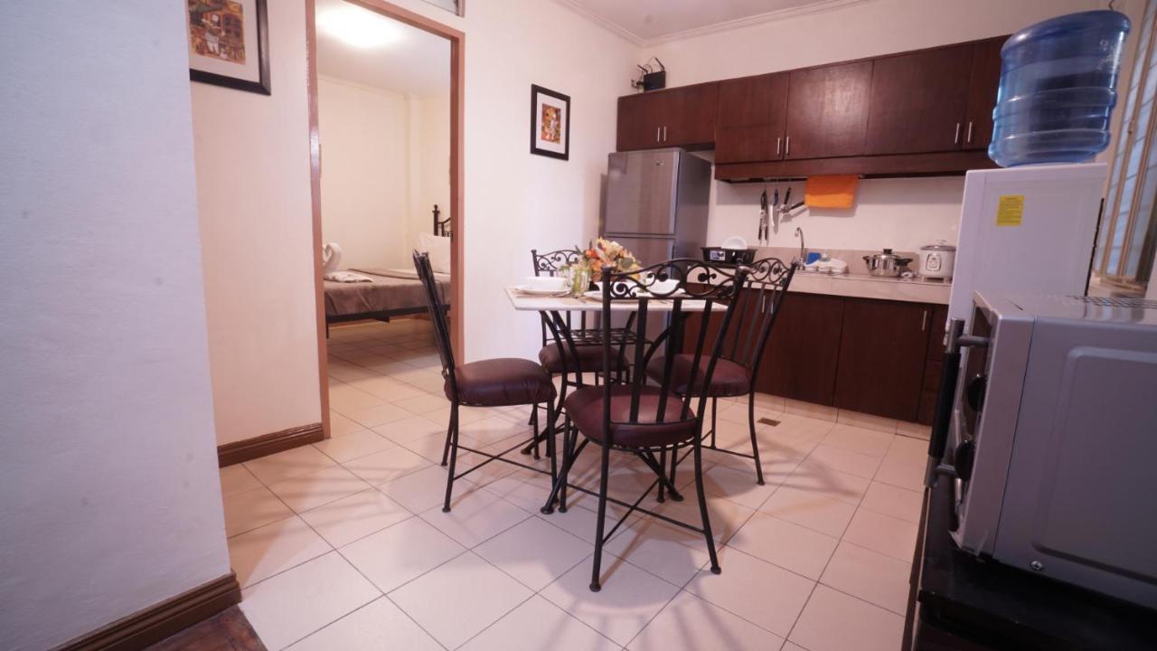 1775 แอดเดรียติโก สวีทส์ Apartment มะนิลา ภายนอก รูปภาพ