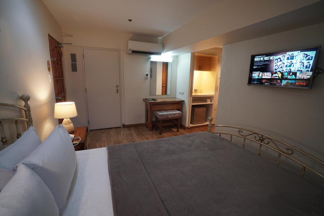 1775 แอดเดรียติโก สวีทส์ Apartment มะนิลา ภายนอก รูปภาพ